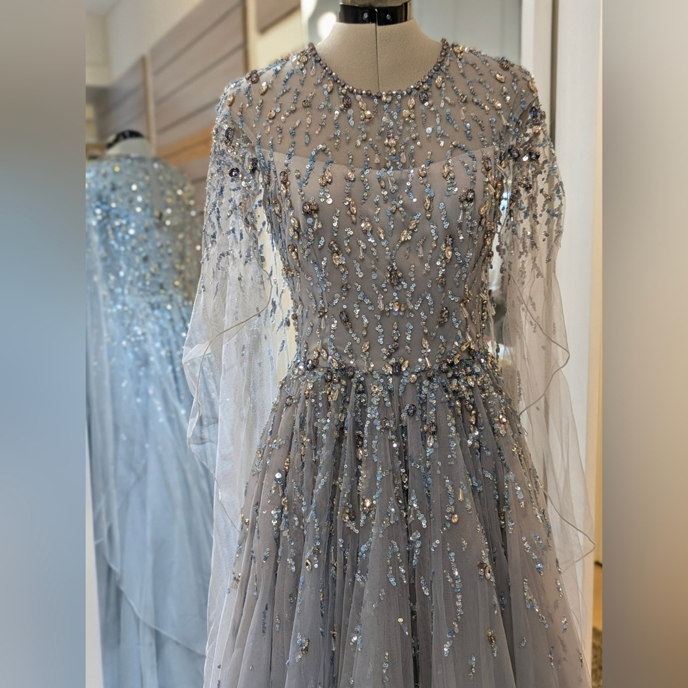 Jenny Packham Pandora Embellished Cape Dress, Gown, Blue Size 6  NWT, MSRP $5200 - Picture 4 of 16